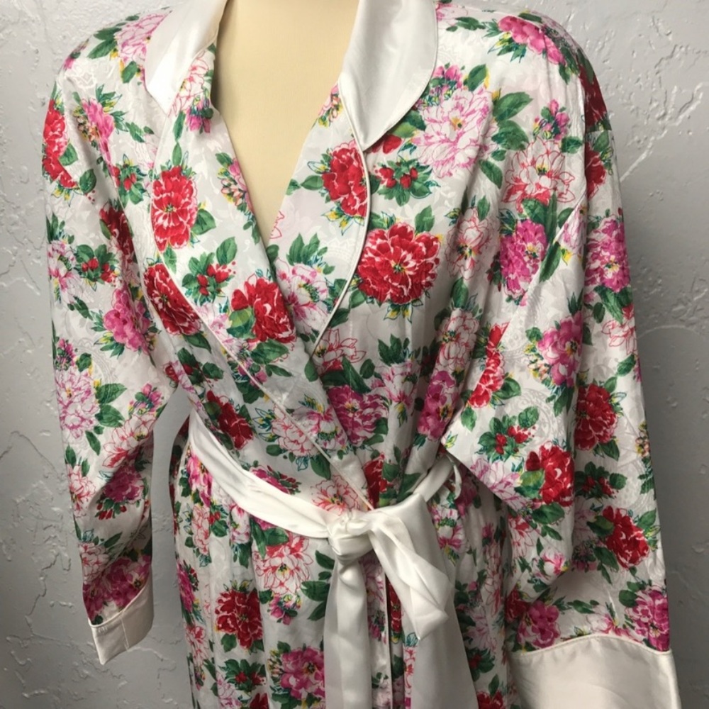 🌺New Victoria’s Secret Gold Label Robe NWT